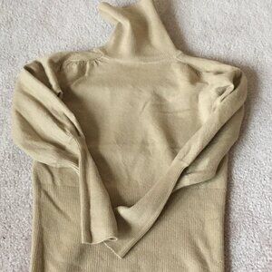 Banana Republic Women's Beige 100% Merino Wool Turtleneck Sweater XXS